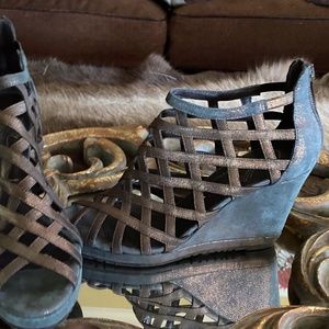 Donald Pliner wedges Size 7.5